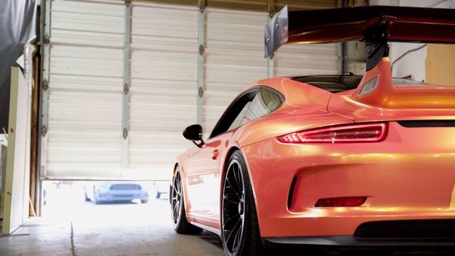 Porsche 911 GT3 Gets An Insane Color Change!! смотреть онлайн