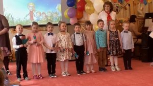 «Мы хотим поздравить вас - вы идете в первый класс!» Группа «Светлячки» поздравляет выпускников