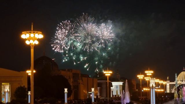 Москва отметила 874-летие!?Праздничный салют на ВДНХ.? смотреть онлайн