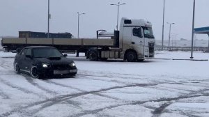 Дрифт по снегу на Субару Импреза WRX 2003