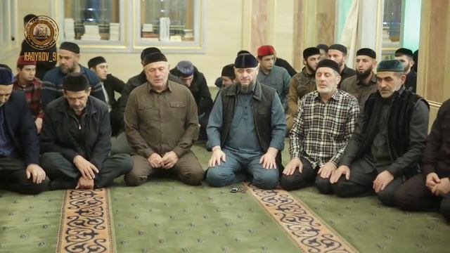Жители Чеченской Республики, каждую ночь выстаивая Тахаджуд-намазы. смотреть онлайн