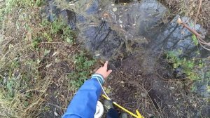 ЛОВЛЮ РЫБУ В ЛУЖЕ С МУСОРОМ НА ЗИМНЮЮ УДОЧКУ !!!