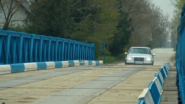 Mercedes E class -survivor iz 1993-će смотреть онлайн