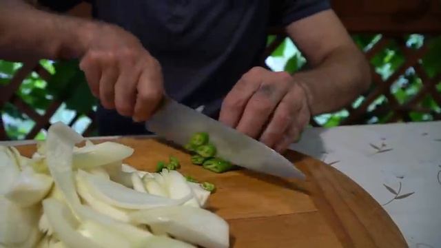 Аджаб-сандал из говядины. Хлеб Соль