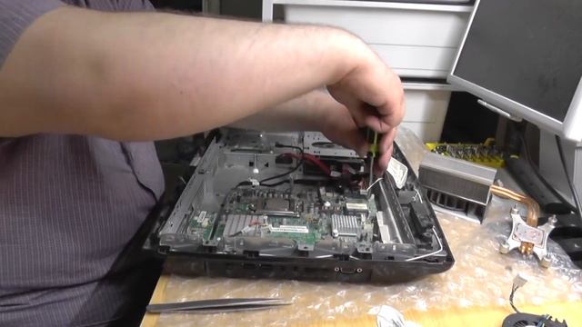 Разбираем моноблок Acer Z1811 - неукротимый перегрев смотреть онлайн
