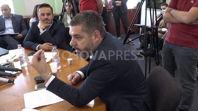 Përplasen Kastrati i PDK-së me zëvendëskryeministrin Bislimi, e quan “kukull” смотреть онлайн