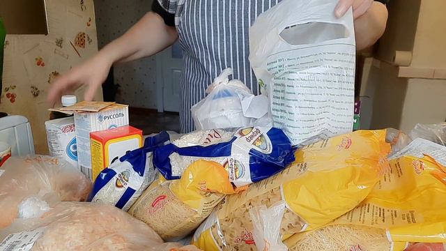 Закупка продуктов с пенсии, гуси принимают ванные процедуры. смотреть онлайн