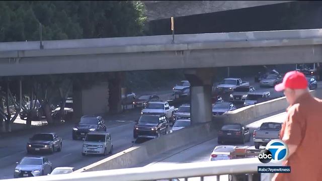 LA's notoriously stealthy freeway sign artist still up to his old tricks | ABC7 смотреть онлайн