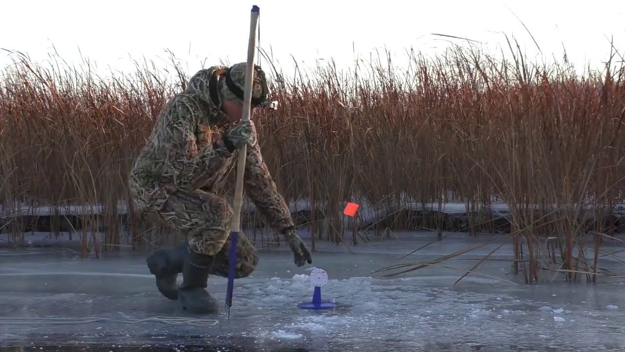 ПЕРВЫЙ ЛЁД!!! ОСТАВИЛ ЖЕРЛИЦЫ НА НОЧЬ. РЫБАЛКА НА ЖЕРЛИЦЫ 2020-2021 / MAX HUNTER смотреть онлайн