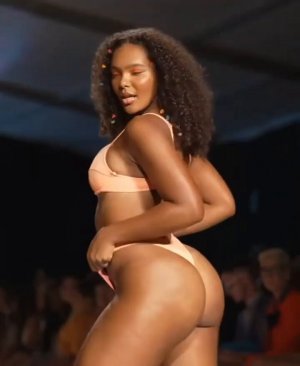 Красотки на подиуме