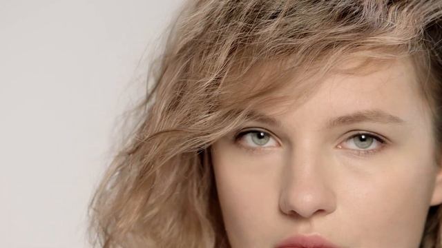 NEW Majirel Glow, L’Oréal Professionnel’s first translucent permanent hair colour смотреть онлайн