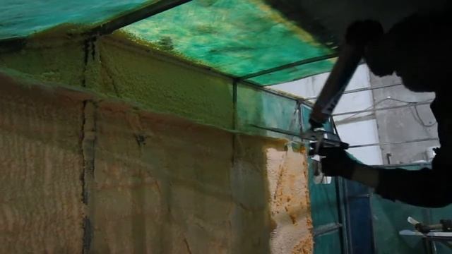 Напыление POLYNOR на стенки жилого прицепа смотреть онлайн