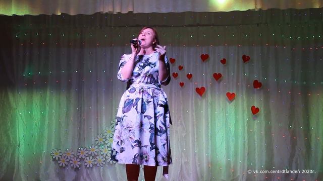 И нисколько мы с тобой не постарели! поёт Алёна Фетюлина смотреть онлайн