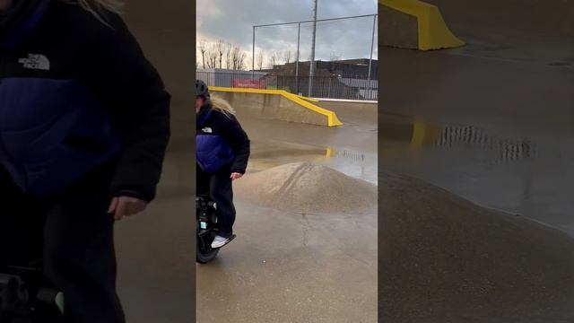 Teenage Girl EUC Jumping (Electrical Unicycle Veteran Patton) смотреть онлайн