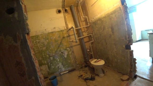 ОПАСНЫЙ ДЕМОНТАЖ ЧУГУННОГО СТОЯКА/КРИВОЙ ПОТОЛОК/ЮРЕЦ НА СТАВКАХ... смотреть онлайн