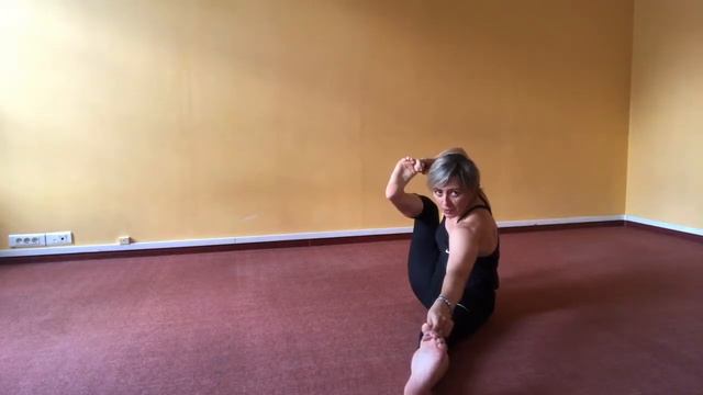 Online course 2 (2018) yoga 10 "40-минутная йога для начинающих". Асаны сидя, раскрытие таза." смотреть онлайн