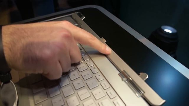 PORSCHE DESIGN BOOK ONE: NOTEBOOK 2-in-1 DEFINITIVO DA 2895€ | MWC 2017 смотреть онлайн