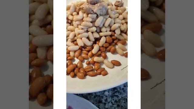 Вкусный салат итальянской кухни. Тунец, фасоль и лук смотреть онлайн