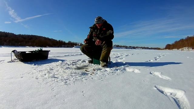 Рыбалка 23 Февраля.Ока. Серпухов смотреть онлайн