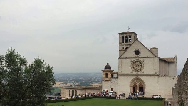 Assisi - Basilica di San Francesco - Campane смотреть онлайн