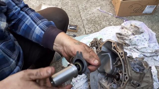 Замена сальника, направляющей втулки выжимного подшипника сцепления Деу Ланос 1,5