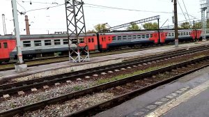 Электропоезд ЭР2Т/ЭД4М сообщением : Рязань-1 - Ясаково отправляется со станции Рязань-1.