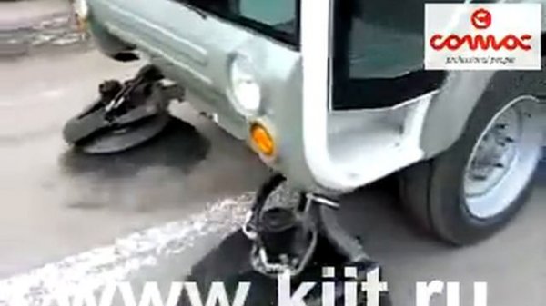 Вакуумно подметальная, уборочная машина COMAC CS 140 Подметально-уборочная машина с вакуумным всосо