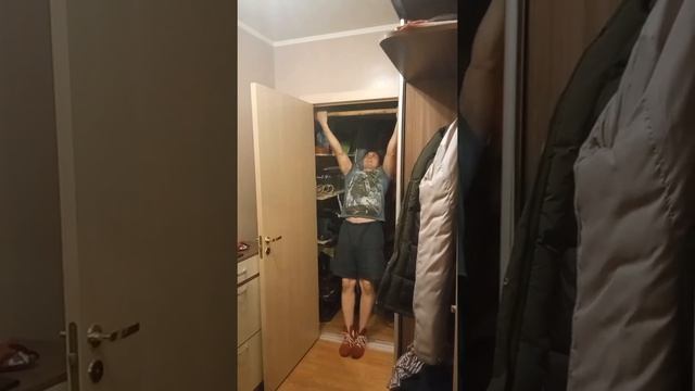Передний вис(front lever) широким обратным хватом. Первая попытка. В 42 года. смотреть онлайн