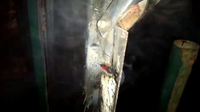 увело столбы,наращиваем пластинку,чтобы закрывался замок. #сварка #сваркаэлектродом #сварщик #рдс смотреть онлайн