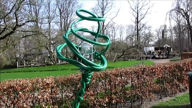 Лайфхак для дачи: столик для пати из соломенного брикета, старого ящика и садового шланга смотреть онлайн