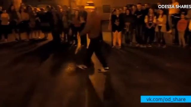 Фотоохота SNG - Брейк данс у Пушкина смотреть онлайн