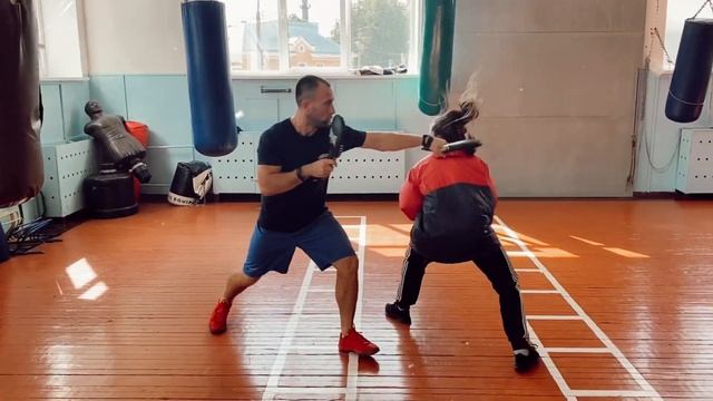 Функциональный тренер Юрий Фёдоров. Женский бокс для начинающих. Великие Луки смотреть онлайн