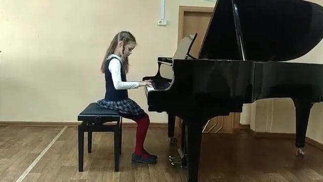 Менуэт. Охота за бабочкой. Кира Глазунова. 2 класс смотреть онлайн