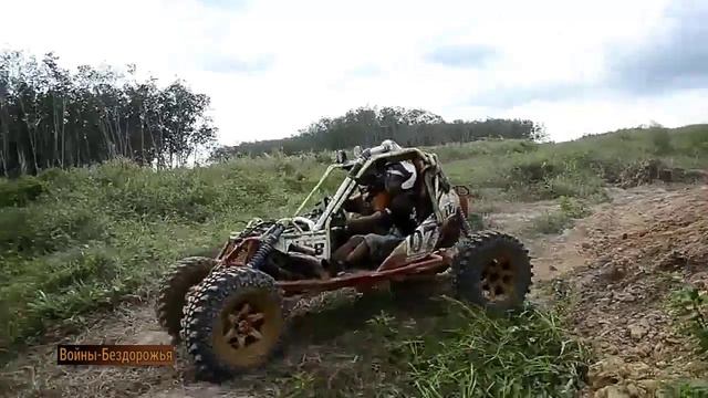 внедорожник 4x4 по труднопроходимому маршруту Suzuki Samurai Со сменным двигателем. смотреть онлайн