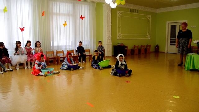 Шуточный танец с тазиками Утренник 8 Марта в детском саду смотреть онлайн