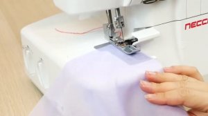Роликовая строчка на оверлоке Necchi 4455D