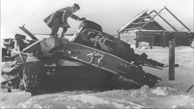 Ремонт подбитых танков советскими солдатами... смотреть онлайн