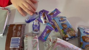 ОБЗОР НОВОГОДНИХ КОНФЕТ, РАСПАКОВКА ПОДАРОЧНЫХ НАБОРОВ, СЛАДОСТИ, ЧТО ЖЕ ВНУТРИ ГИГАНТСКОГО КИНДЕРА