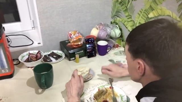 Связала коврик в душ/помыла забор/еда для курочек /что с курами ???? смотреть онлайн