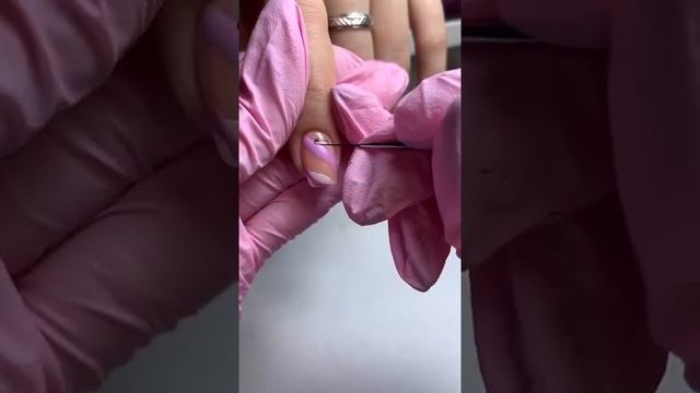 Как сделать абстрактный дизайн на ногтях? Фиолетовый маникюр с мазочками смотреть онлайн