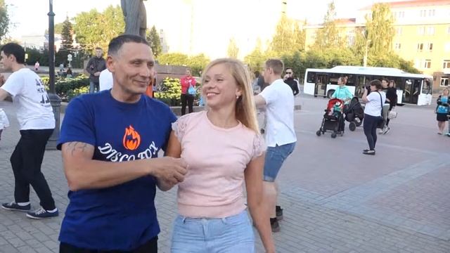 Танцы на Театральной площади г. Сыктывкара 29.07.2018 - 09 - La Pesadilla - Evidence смотреть онлайн