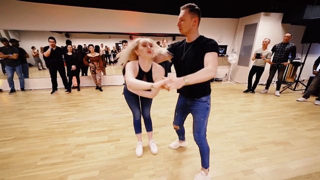 VETERANA - PRINCE ROYCE Y ELVIS MARTINEZ | Rado y Anastassija | Bachata DANCE смотреть онлайн