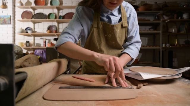 Как сделать тарелку из глины своими руками. Мастер-класс в студии керамики Мугур смотреть онлайн