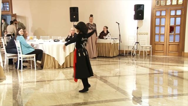 Кавказский танец, шалахо, исполняет: Даштамирова Илона смотреть онлайн