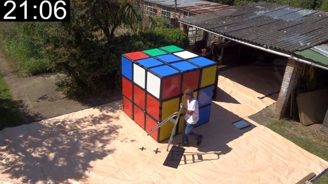3.47s Rubik's Cube WR reconstruction on world's largest Rubik's Cube puzzle смотреть онлайн