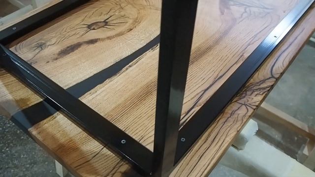 КРАСИВЕЙШИЙ СТОЛ ИЗ СЛЭБА ДУБА СКРЕПЛЁННЫЙ ЭПОКСИДНОЙ СМОЛОЙ смотреть онлайн