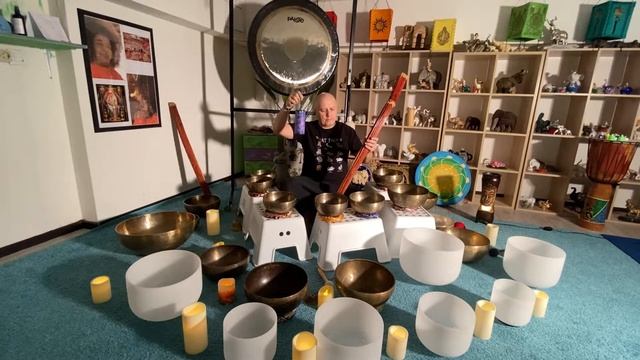 Сеанс звукотерапии с поющими тибетскими чашами, хрустальными чашами, колокольчики, посох дождя смотреть онлайн