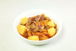 Картошка с копчеными ребрами. Быстрый, вкусный рецепт картошки с копченостями. Свиные копченые ребра