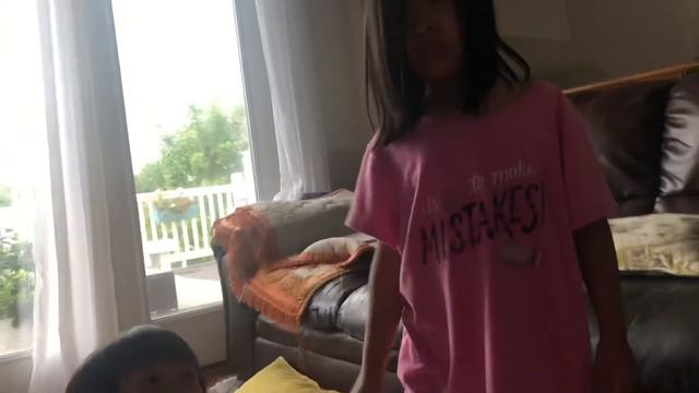 Seal Point Mitted Ragdoll Demanding To Play With The Kids смотреть онлайн