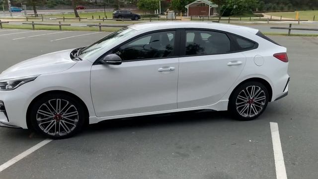 2019 Kia Cerato GT Hatch смотреть онлайн